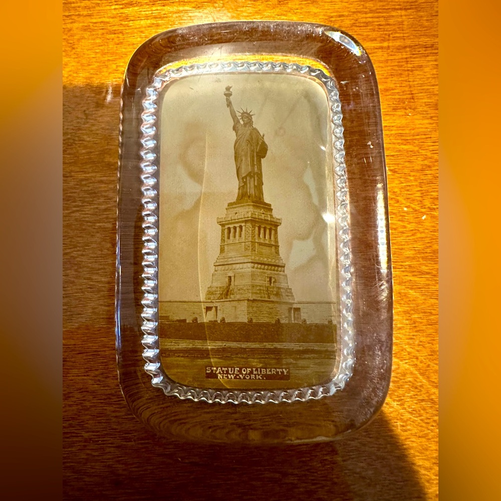 Vintage A.C. Bosselman & Co Statue of Liberty Glass Paperweight New York NYC HTF